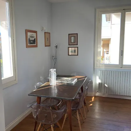 Daire Charming And Bright Flat Very Close To The Centre