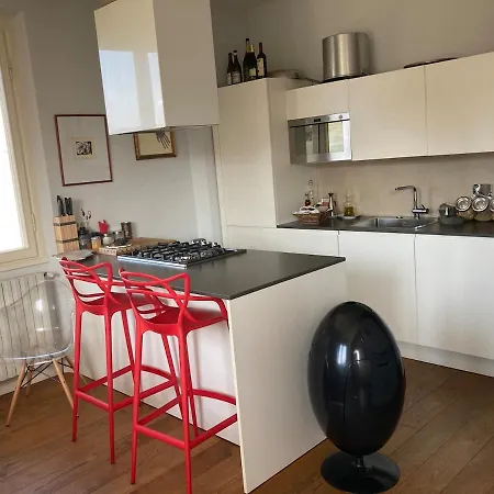 Daire Charming And Bright Flat Very Close To The Centre *